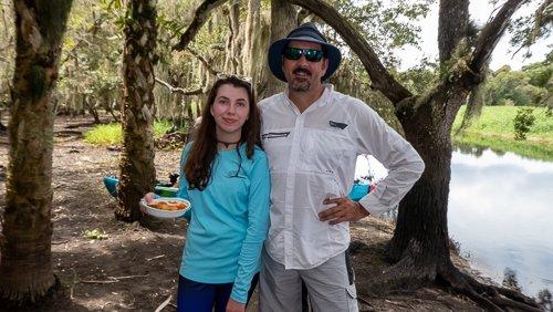 Tom and Delaney lunch on the myakka River paddle trip